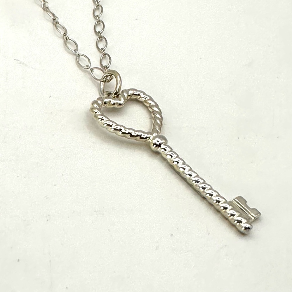 Tiffany & Co RETIRED Heart Key Pendant Necklace - Picture 5 of 9